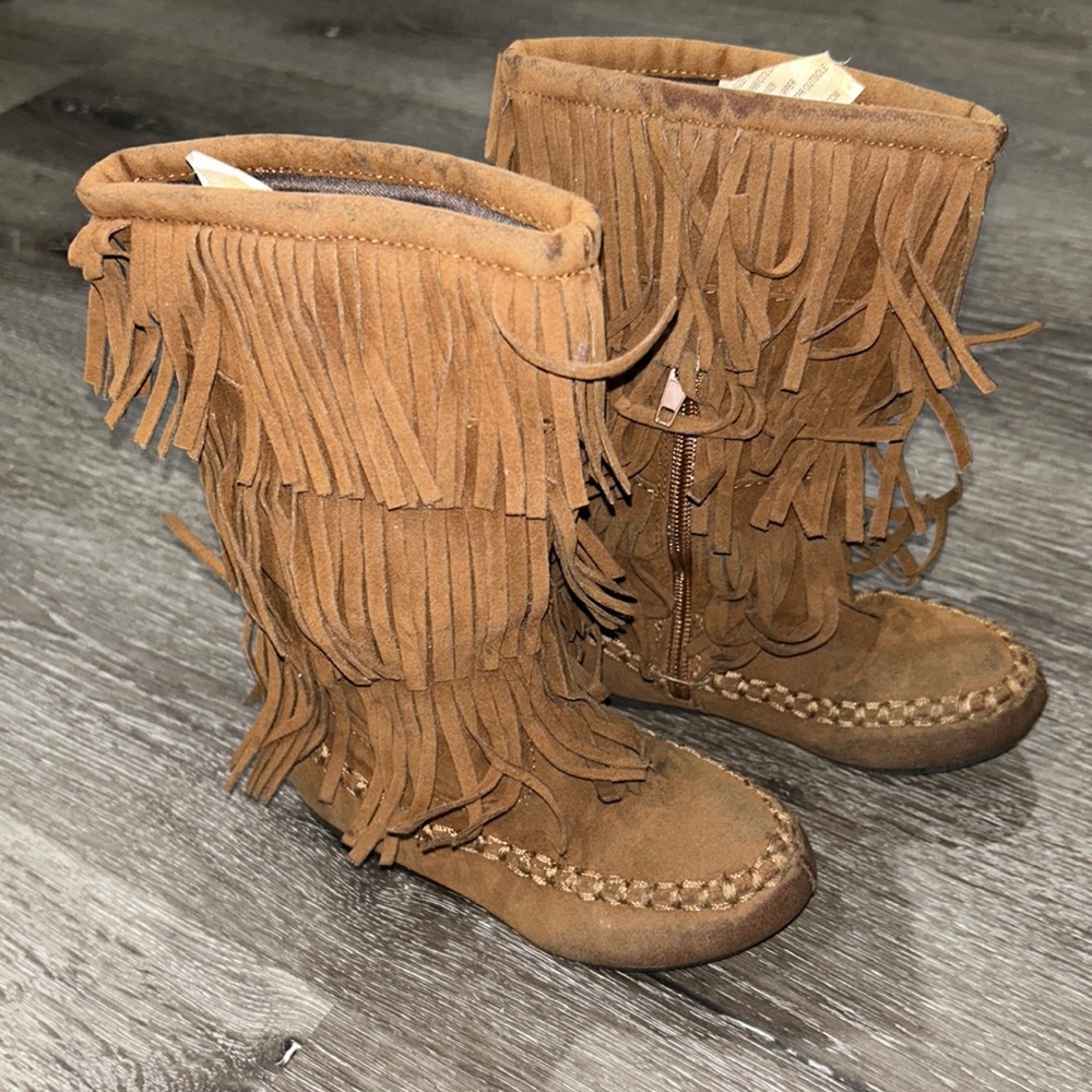 Fringe moccasin boots